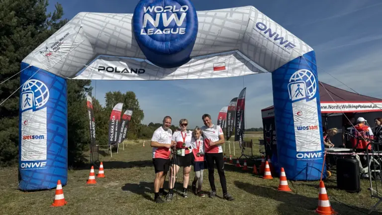 Aktywne Zabrodzie TEAM podczas zawodów Ligi Centrum Nordic Walking w Piątkowisku